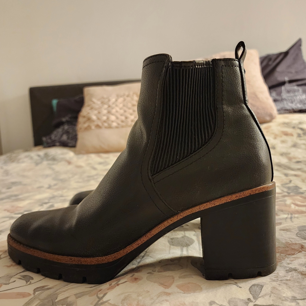 Naturalizer Dark Leather Ankle Booties